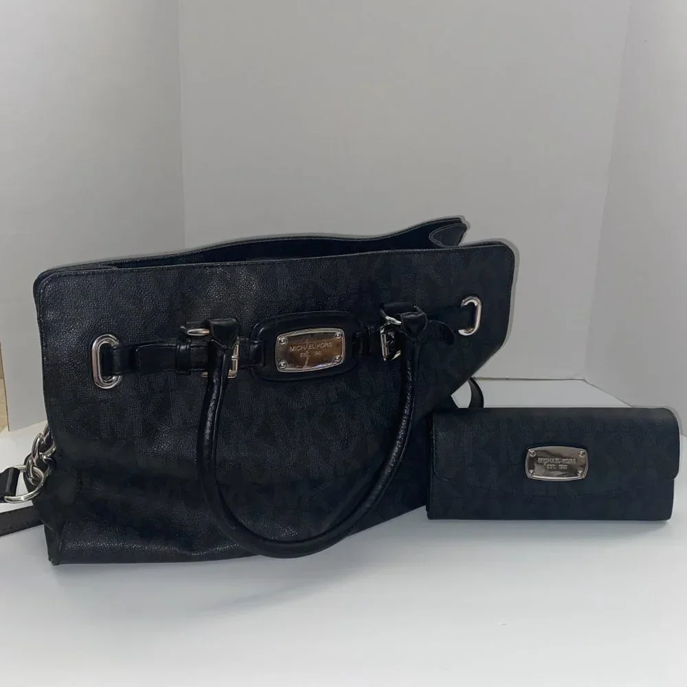 MICHAEL KORS Signature‎ Logo with Wallet